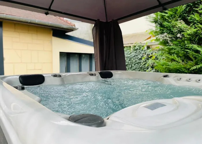 Le Manoir Des Conquérants à Rouen Avec Jacuzzi - 277 Canteleu